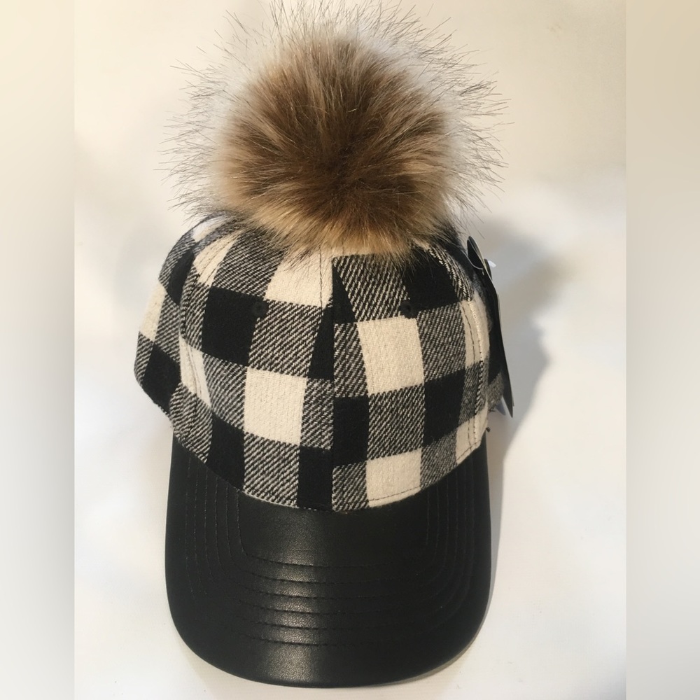 Epoch Rabbit Fur Pom-Pom Cap